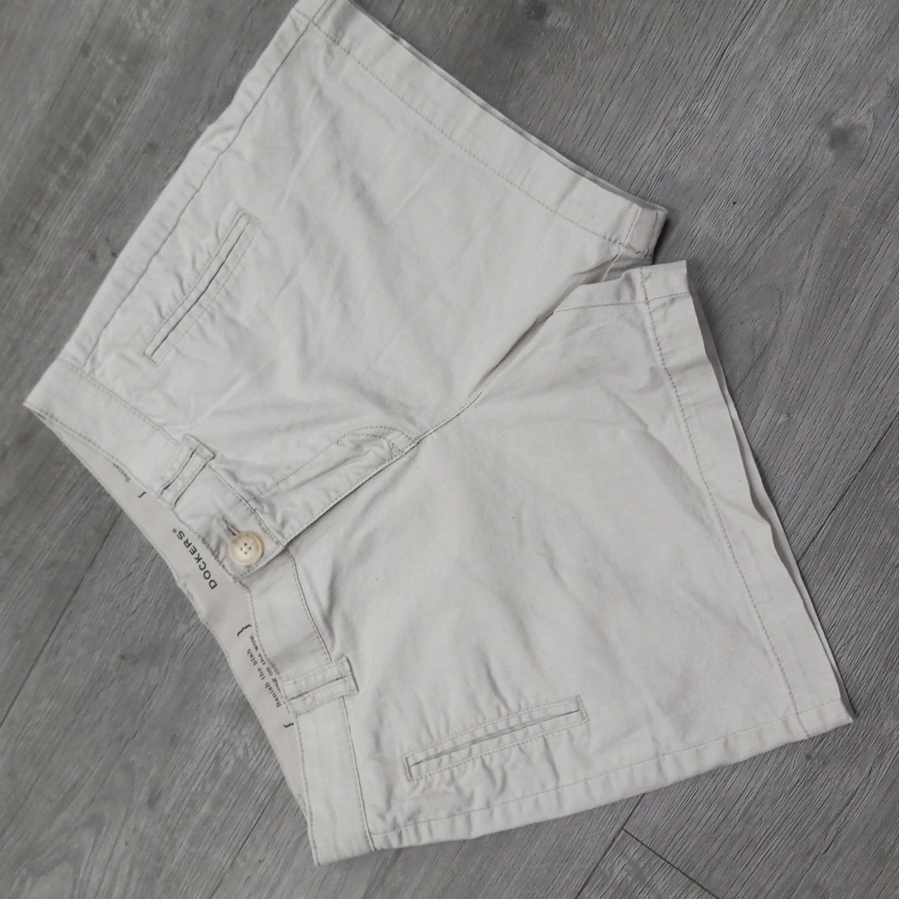 Dockers Women's OffWhite/tan Shorts...